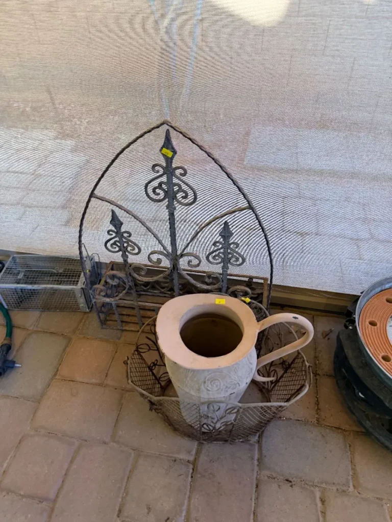 Item from the 50% OFF SATURDAY! Collectibles & Christmas in Sun Lakes with Busy Bees! estate sale in Chandler, AZ
