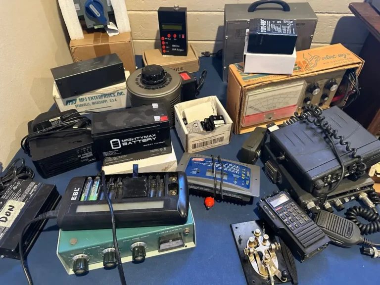 Item from the 50% OFF SATURDAY! Retromania with Busy Bees! estate sale in Chandler, AZ