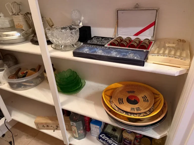 Item from the 50% off SATURDAY! THE GREAT COLLECTIBLE CRAZE WITH BUSY BEES! estate sale in Gilbert, AZ