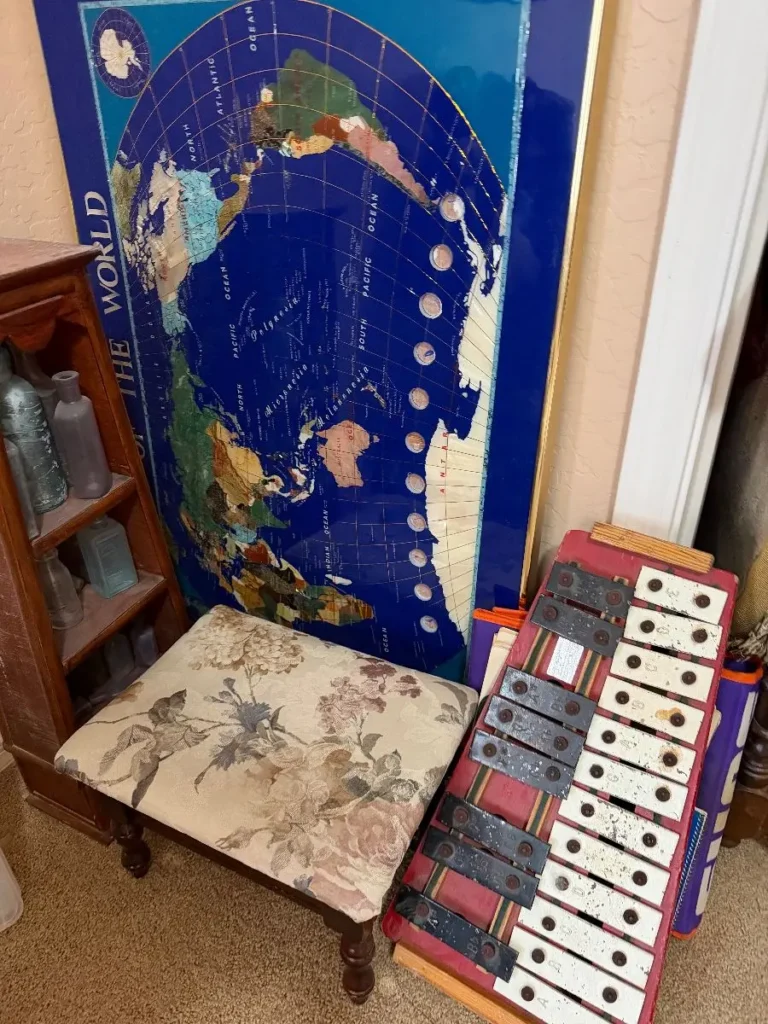 Item from the 50% off SATURDAY! THE GREAT COLLECTIBLE CRAZE WITH BUSY BEES! estate sale in Gilbert, AZ