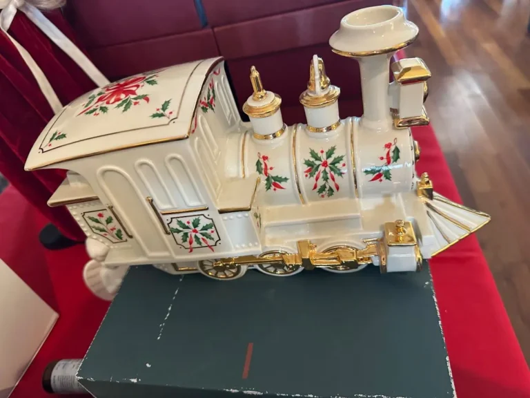 Item from the Christmas & Waterford Overload 50% OFF! Gate code 85841 FINAL DAY! estate sale in Gilbert, AZ