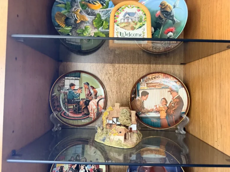 Item from the Whiskers, Wings and Southwestern Things with Busy Bees! estate sale in Mesa, AZ