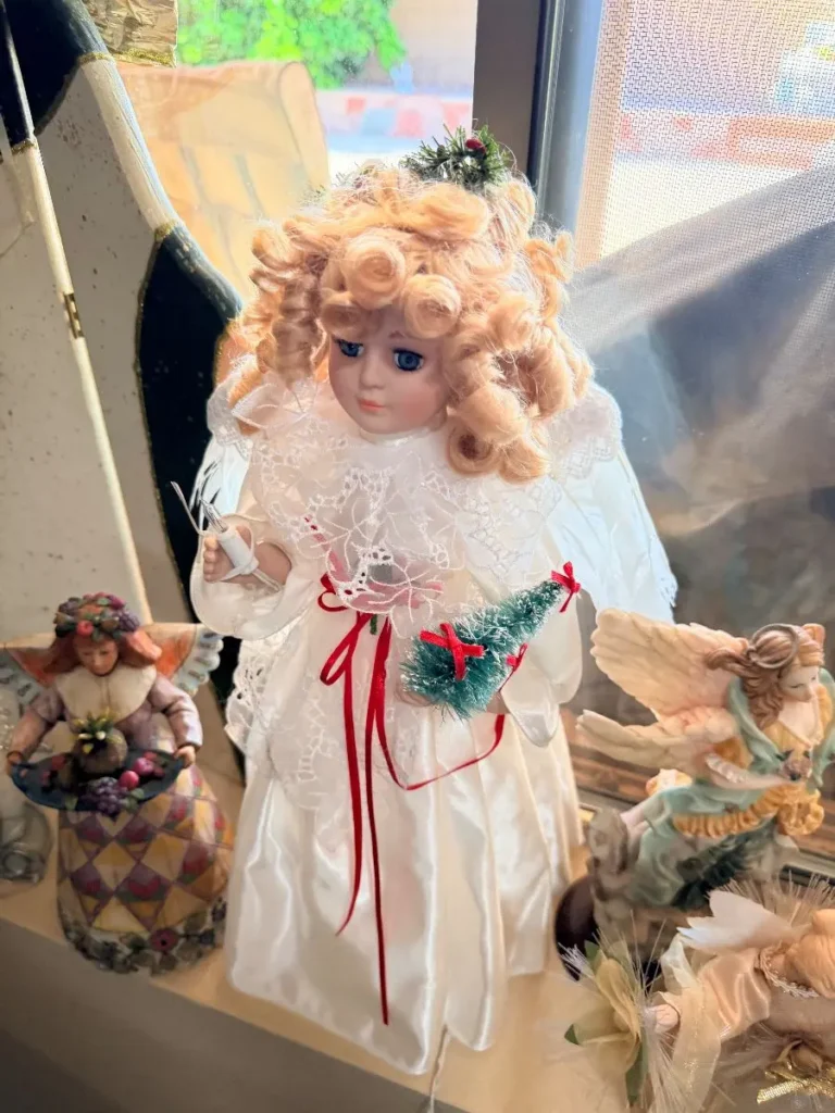 Item from the Whiskers, Wings and Southwestern Things with Busy Bees! estate sale in Mesa, AZ