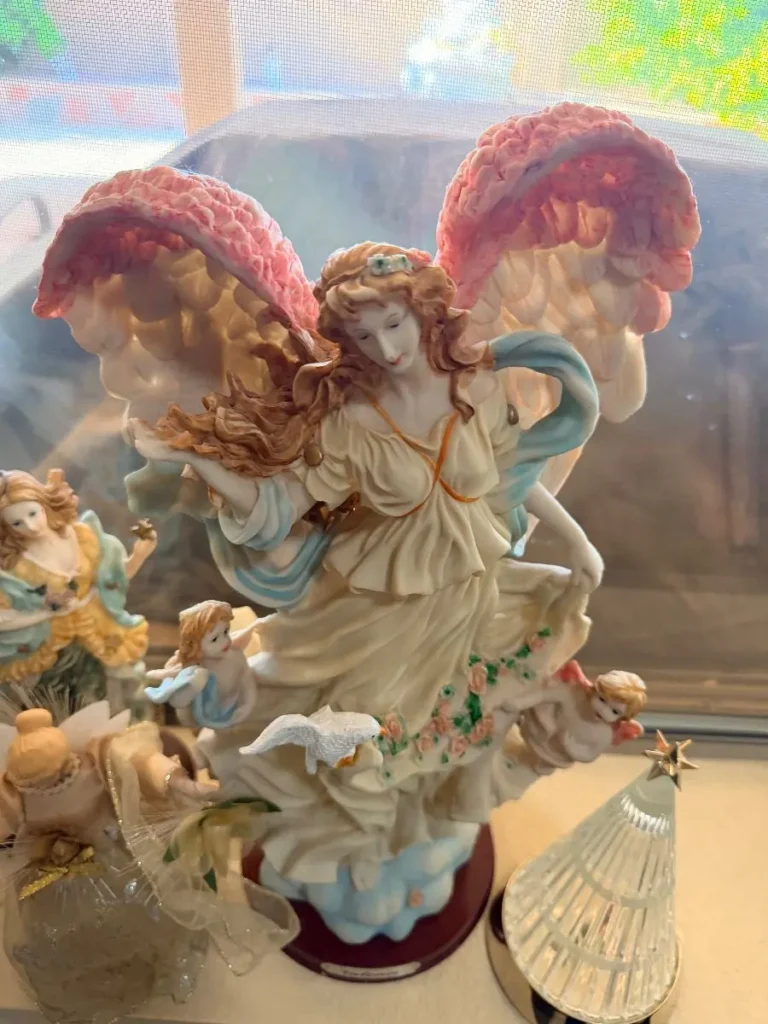 Item from the Whiskers, Wings and Southwestern Things with Busy Bees! estate sale in Mesa, AZ