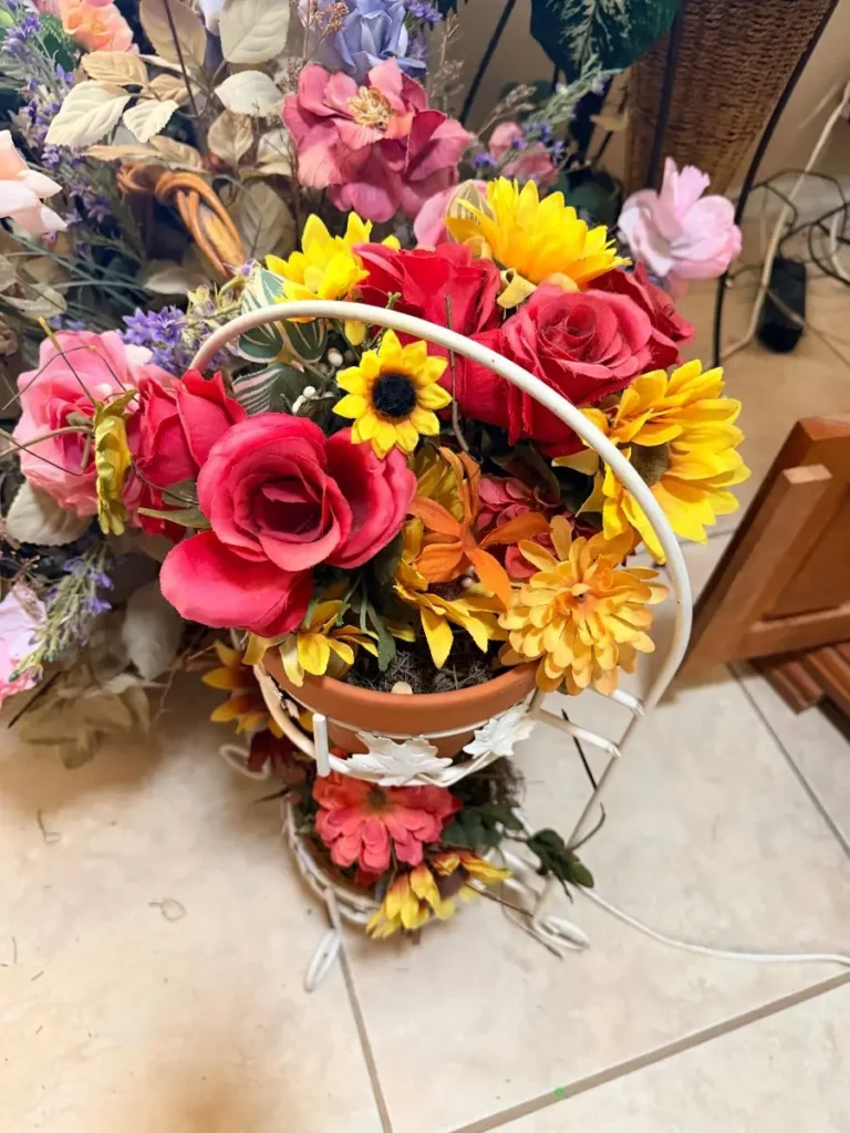 Item from the Whiskers, Wings and Southwestern Things with Busy Bees! estate sale in Mesa, AZ