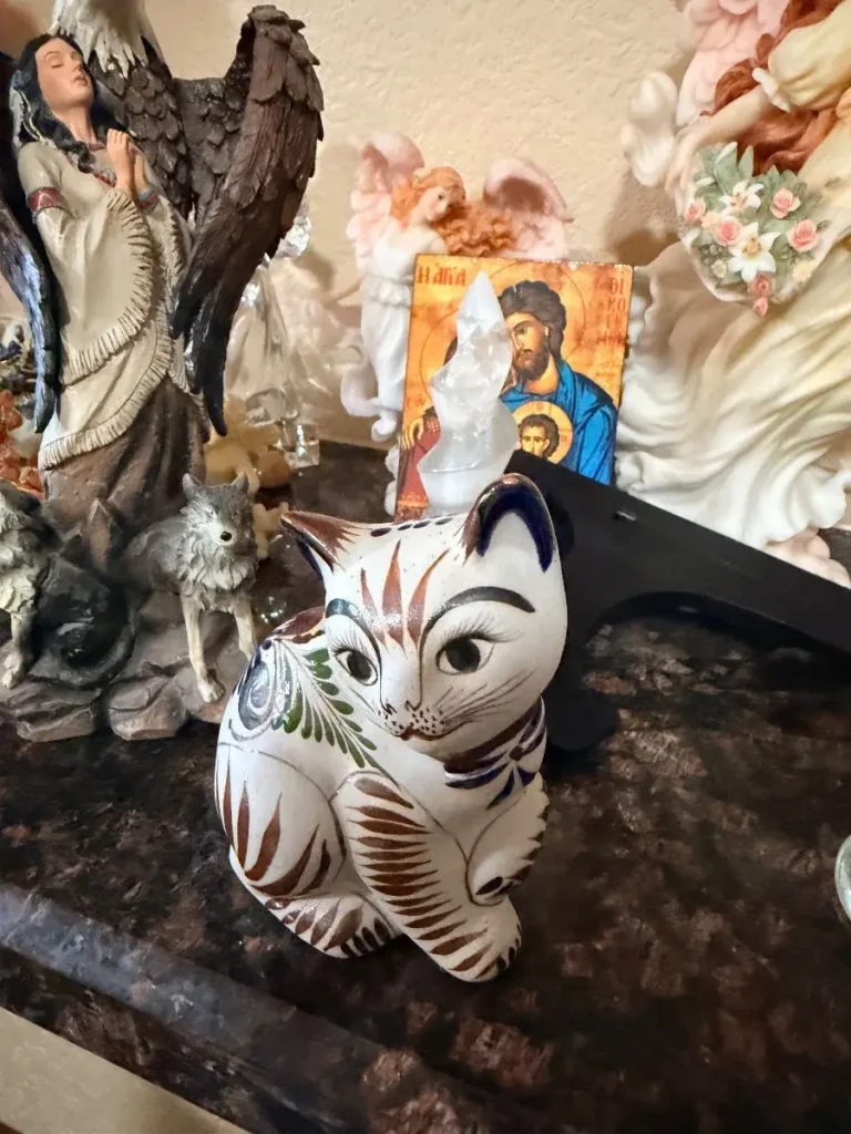 Item from the Whiskers, Wings and Southwestern Things with Busy Bees! estate sale in Mesa, AZ