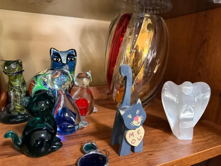 Item from the Whiskers, Wings and Southwestern Things with Busy Bees! estate sale in Mesa, AZ