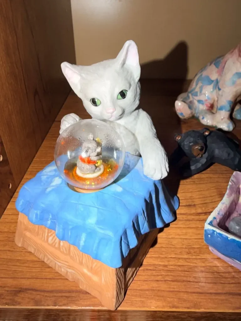Item from the Whiskers, Wings and Southwestern Things with Busy Bees! estate sale in Mesa, AZ