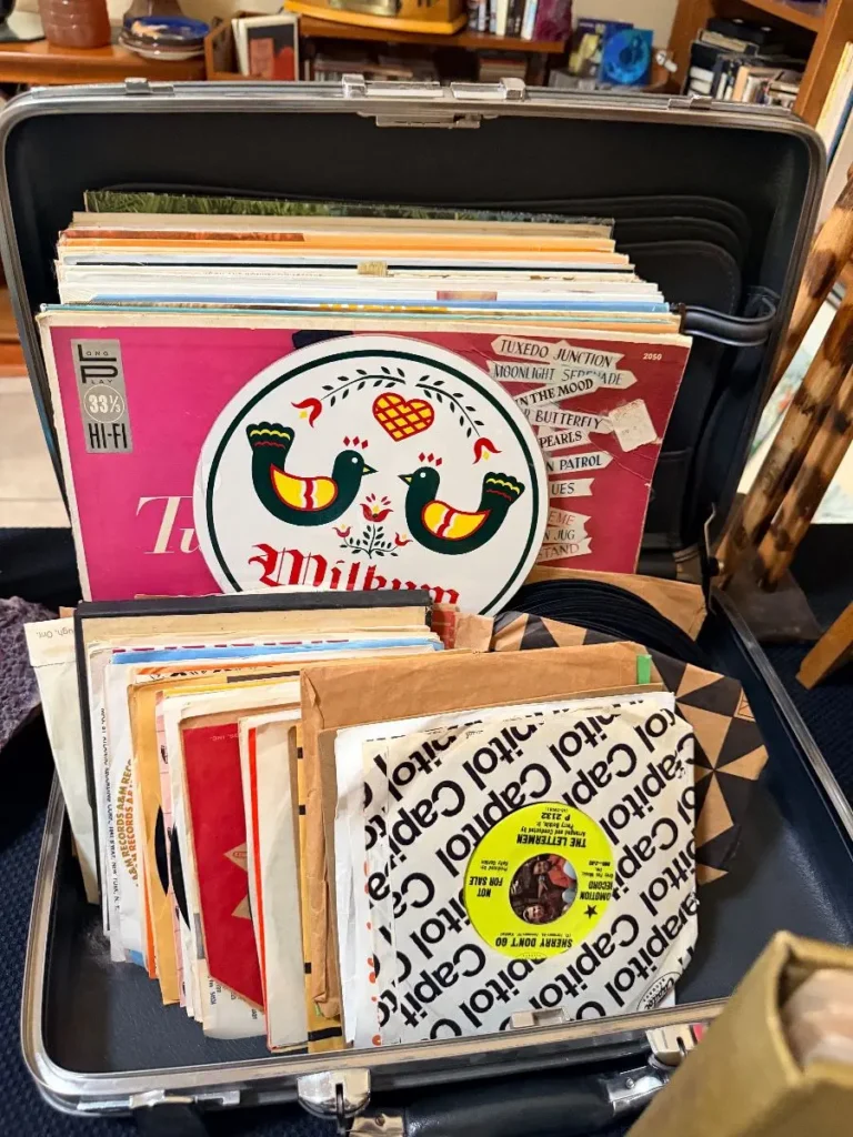 Item from the Whiskers, Wings and Southwestern Things with Busy Bees! estate sale in Mesa, AZ