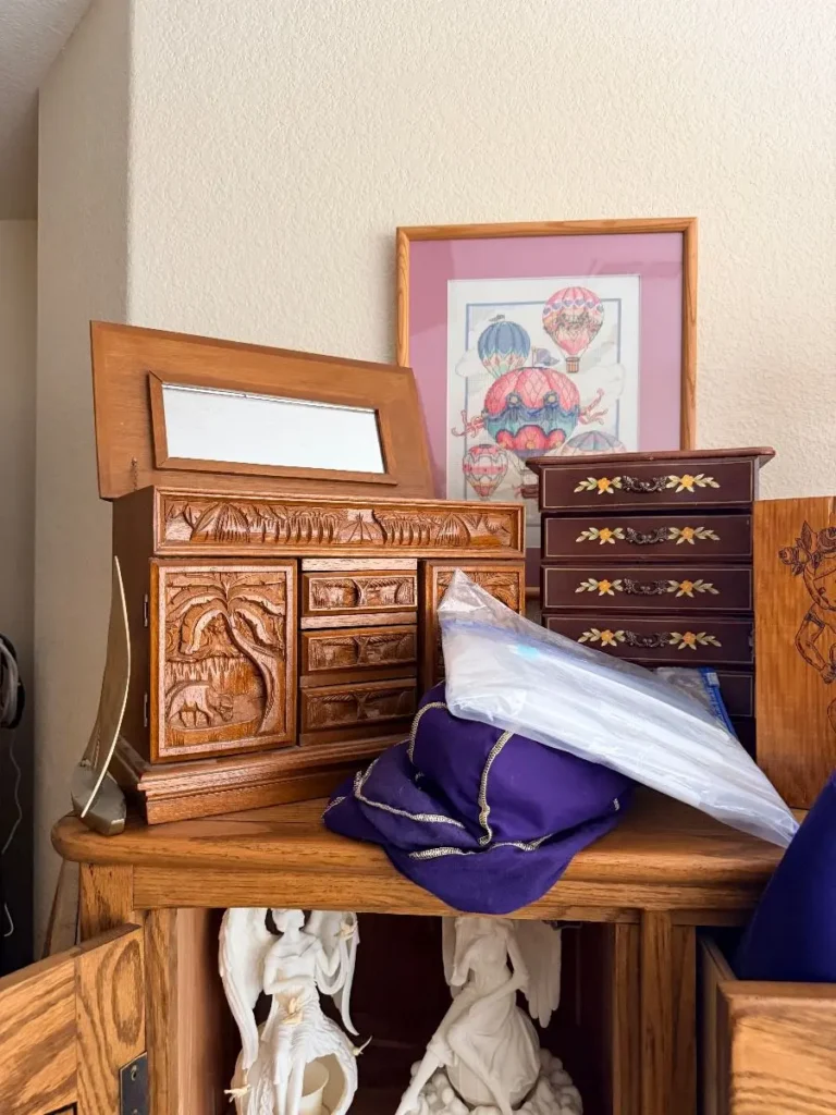 Item from the Whiskers, Wings and Southwestern Things with Busy Bees! estate sale in Mesa, AZ