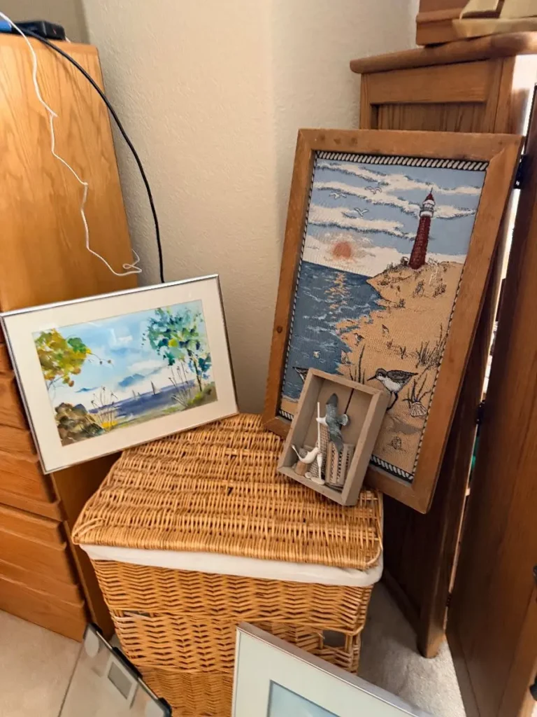 Item from the Whiskers, Wings and Southwestern Things with Busy Bees! estate sale in Mesa, AZ