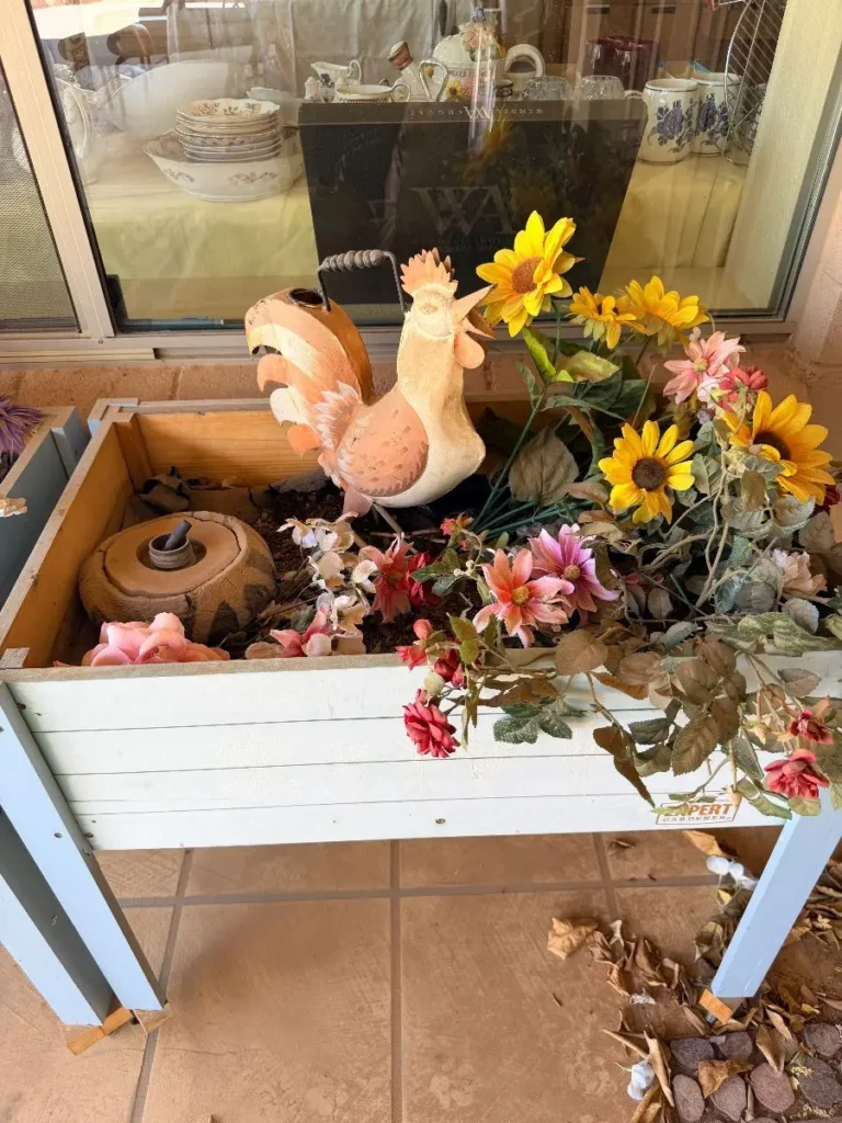Item from the Whiskers, Wings and Southwestern Things with Busy Bees! estate sale in Mesa, AZ