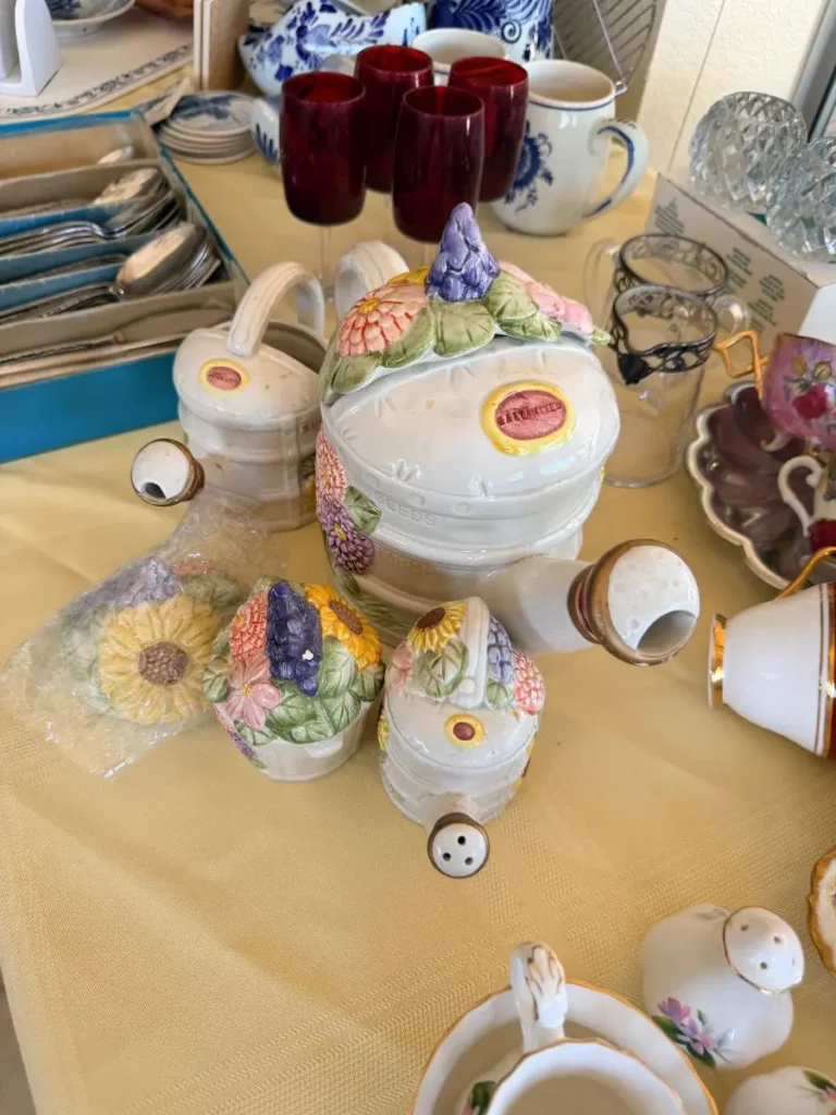 Item from the Whiskers, Wings and Southwestern Things with Busy Bees! estate sale in Mesa, AZ