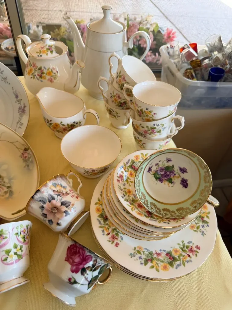 Item from the Whiskers, Wings and Southwestern Things with Busy Bees! estate sale in Mesa, AZ