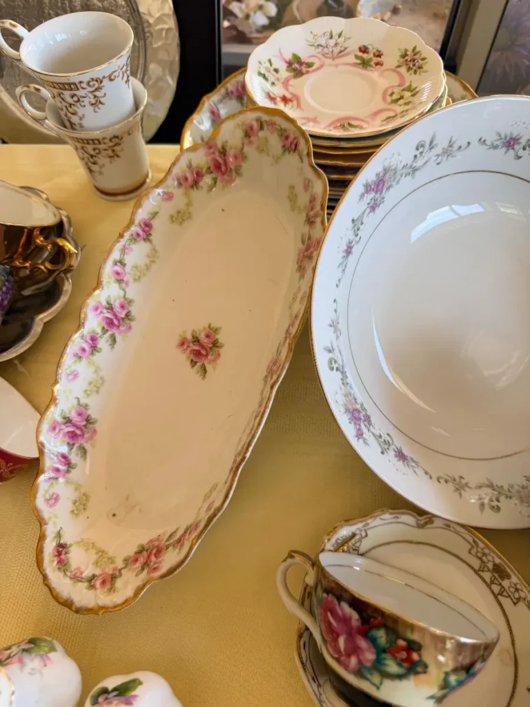 Item from the Whiskers, Wings and Southwestern Things with Busy Bees! estate sale in Mesa, AZ
