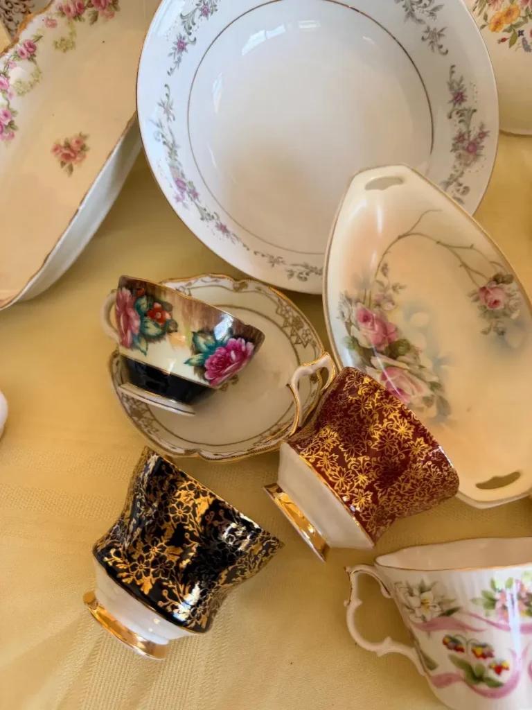 Item from the Whiskers, Wings and Southwestern Things with Busy Bees! estate sale in Mesa, AZ