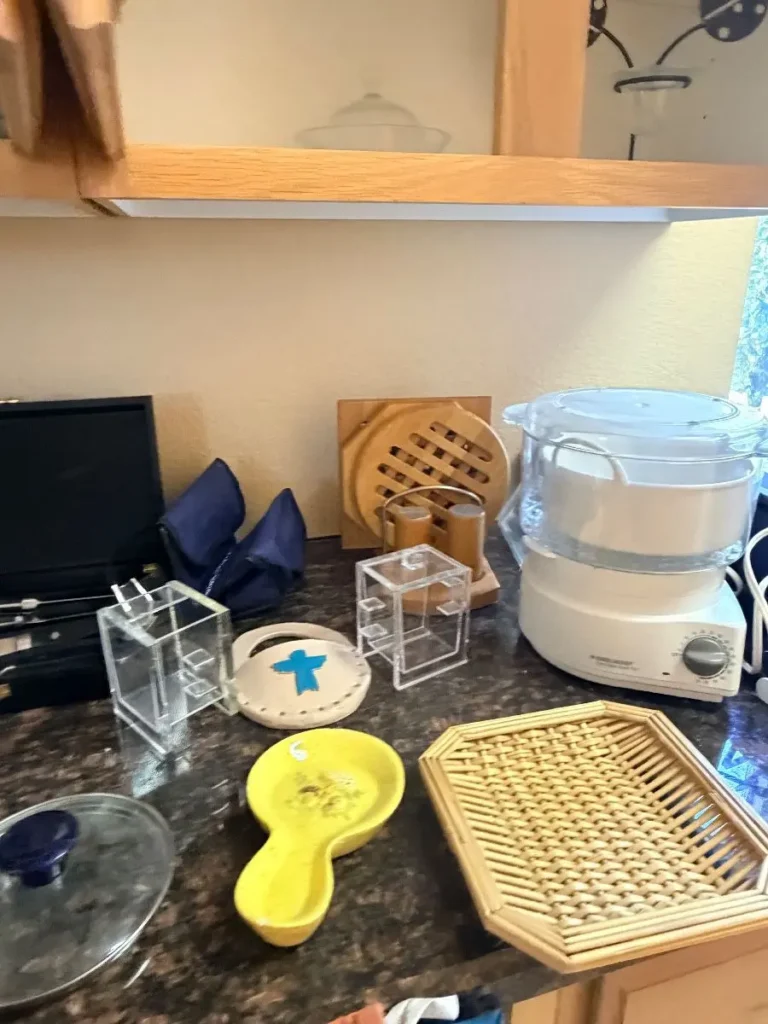 Item from the Whiskers, Wings and Southwestern Things with Busy Bees! estate sale in Mesa, AZ