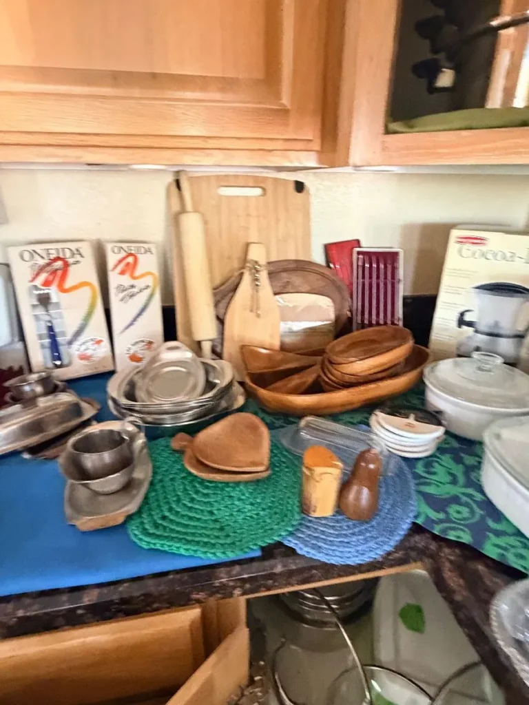 Item from the Whiskers, Wings and Southwestern Things with Busy Bees! estate sale in Mesa, AZ