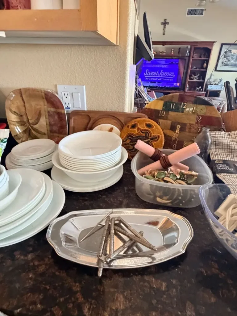 Item from the Whiskers, Wings and Southwestern Things with Busy Bees! estate sale in Mesa, AZ