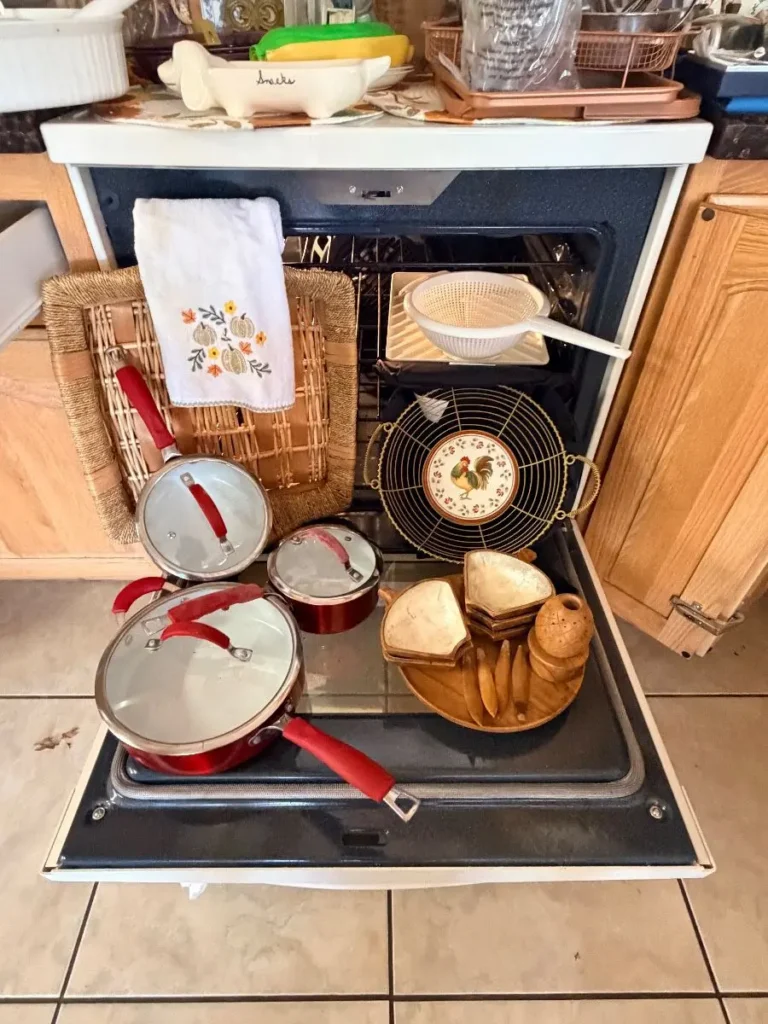 Item from the Whiskers, Wings and Southwestern Things with Busy Bees! estate sale in Mesa, AZ