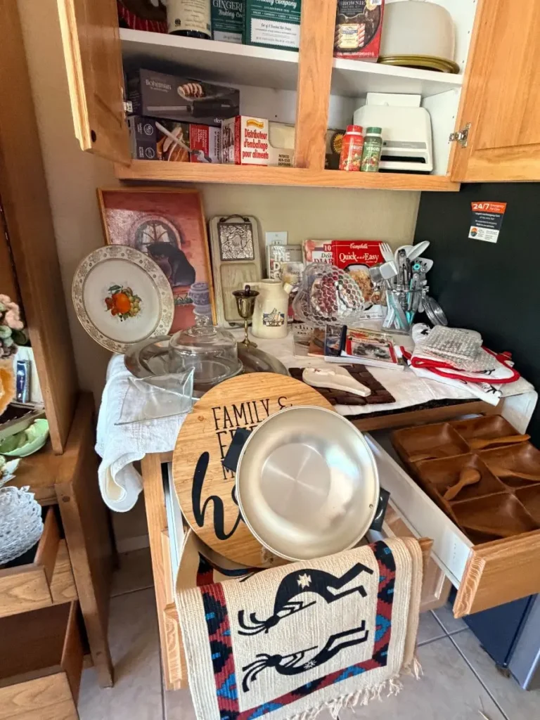 Item from the Whiskers, Wings and Southwestern Things with Busy Bees! estate sale in Mesa, AZ