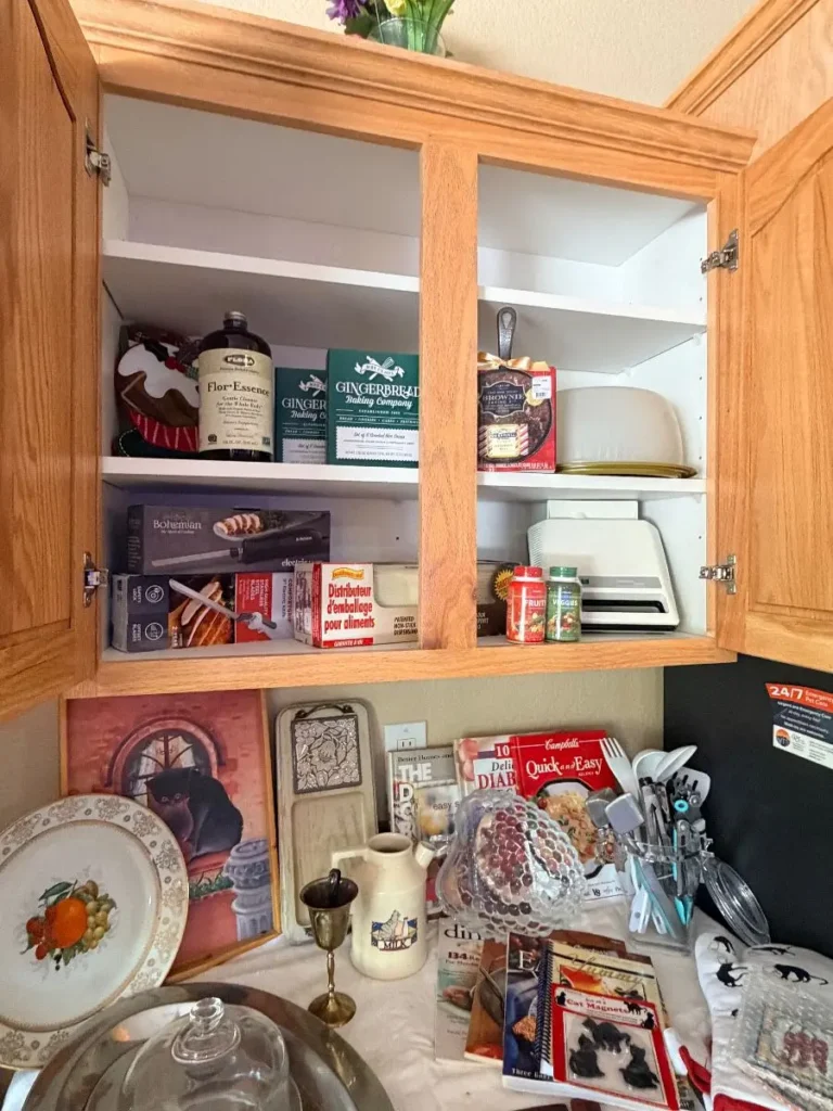 Item from the Whiskers, Wings and Southwestern Things with Busy Bees! estate sale in Mesa, AZ