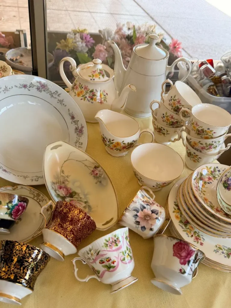Item from the Whiskers, Wings and Southwestern Things with Busy Bees! estate sale in Mesa, AZ