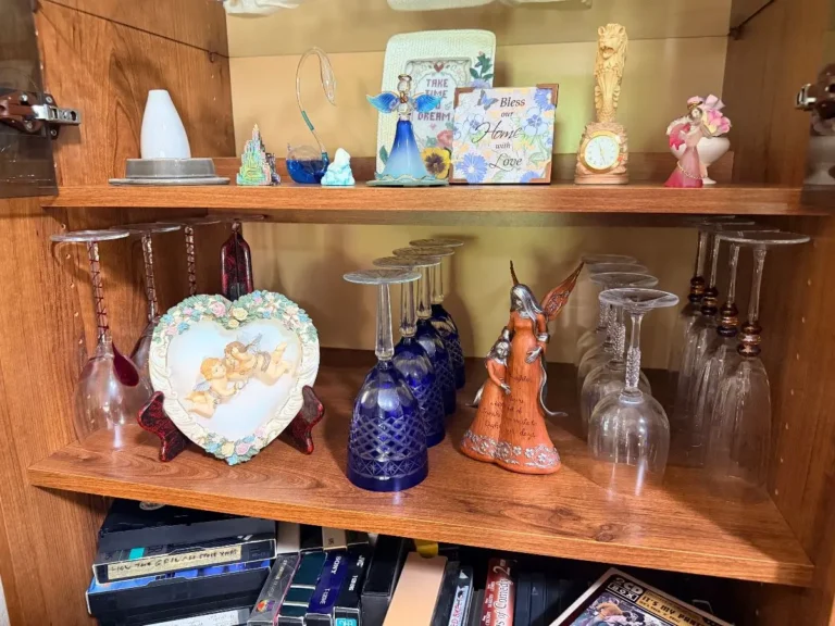 Item from the Whiskers, Wings and Southwestern Things with Busy Bees! estate sale in Mesa, AZ