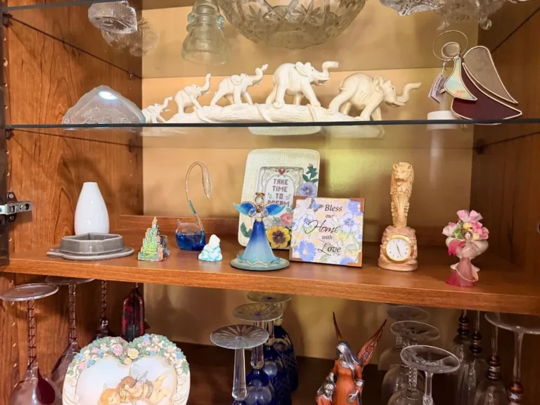 Item from the Whiskers, Wings and Southwestern Things with Busy Bees! estate sale in Mesa, AZ