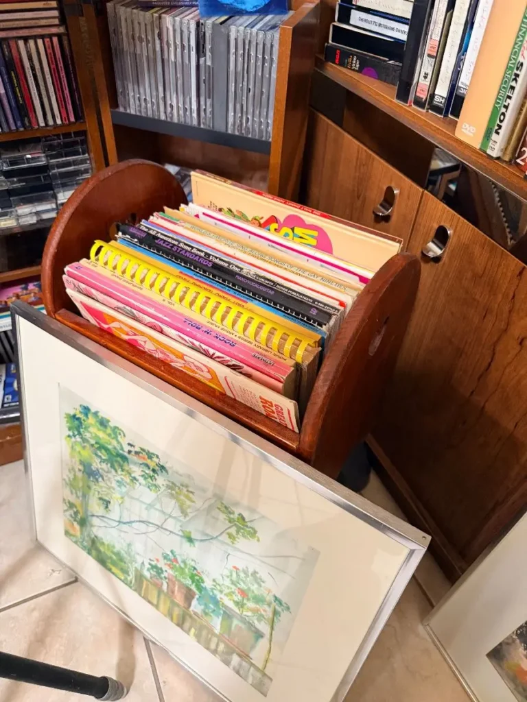 Item from the Whiskers, Wings and Southwestern Things with Busy Bees! estate sale in Mesa, AZ