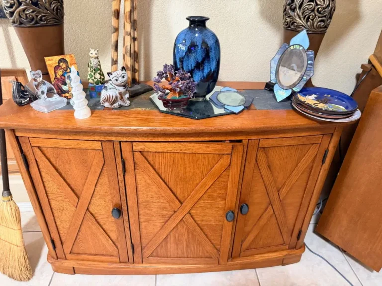 Item from the Whiskers, Wings and Southwestern Things with Busy Bees! estate sale in Mesa, AZ