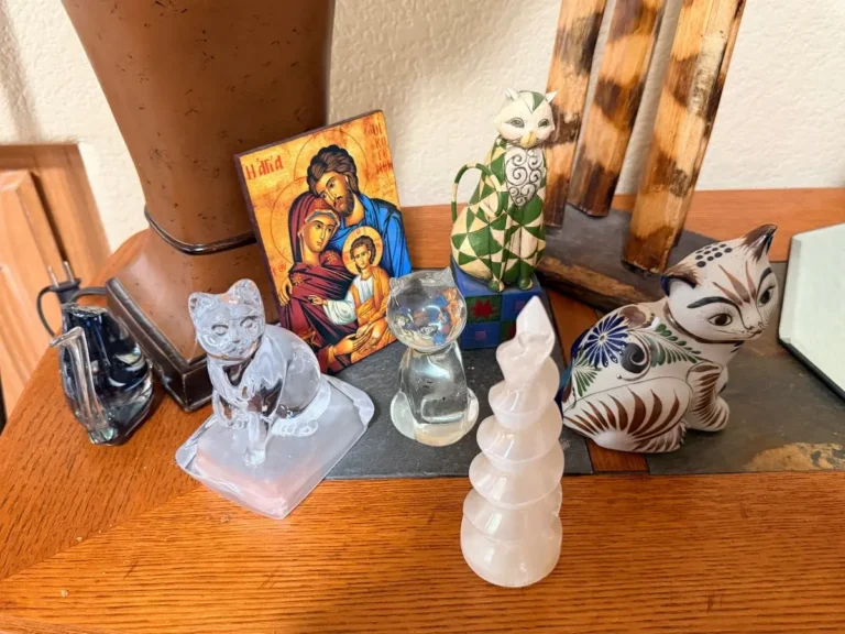 Item from the Whiskers, Wings and Southwestern Things with Busy Bees! estate sale in Mesa, AZ