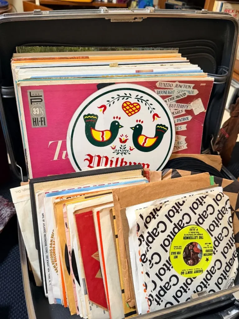 Item from the Whiskers, Wings and Southwestern Things with Busy Bees! estate sale in Mesa, AZ