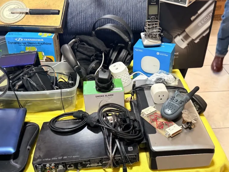 Item from the Whiskers, Wings and Southwestern Things with Busy Bees! estate sale in Mesa, AZ