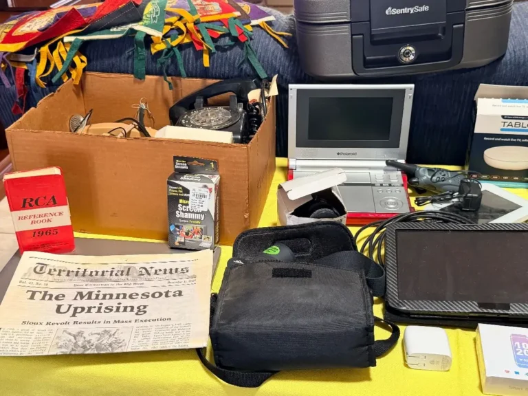 Item from the Whiskers, Wings and Southwestern Things with Busy Bees! estate sale in Mesa, AZ