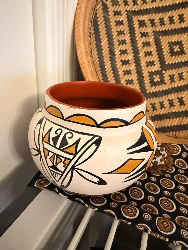 Item from the Whiskers, Wings and Southwestern Things with Busy Bees! estate sale in Mesa, AZ