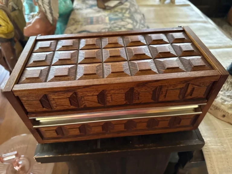 Item from the 50% OFF EVERYTHING SATURDAY! WEAR YOUR RED, WHITE &BLUE Collector, Midcentury & More with Busy Bees! estate sale in Tempe, AZ