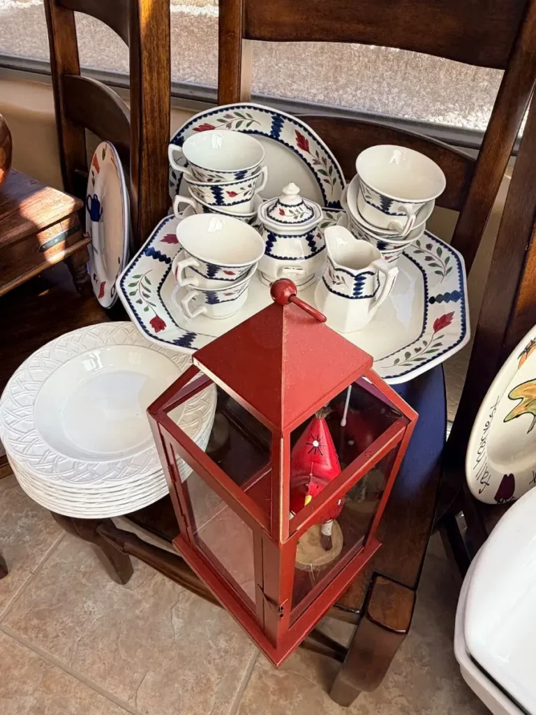 Item from the October Spectacular in Surprise with Busy Bees! estate sale in Surprise, AZ