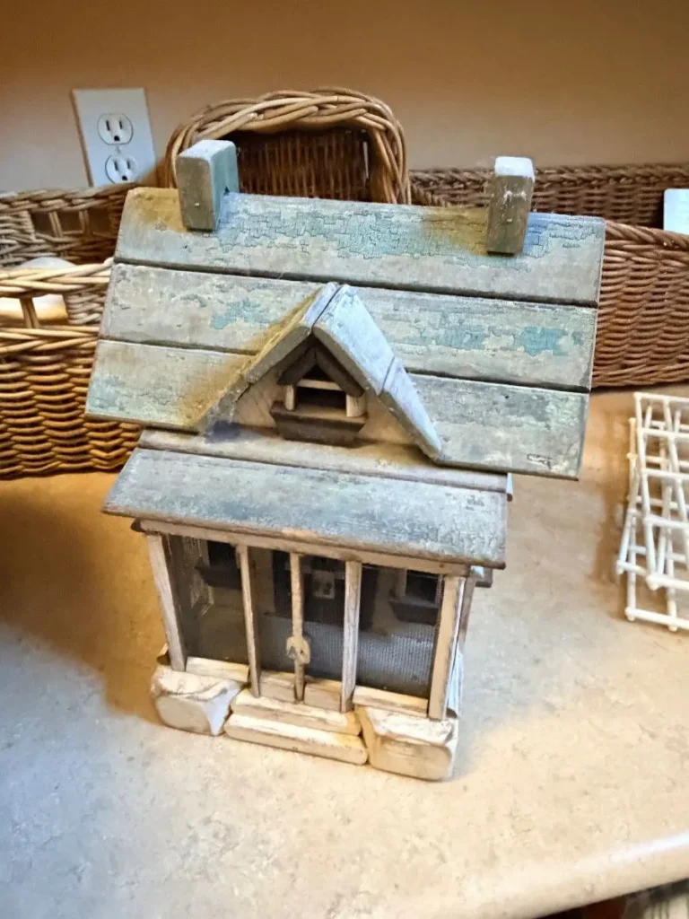 Item from the October Spectacular in Surprise with Busy Bees! estate sale in Surprise, AZ