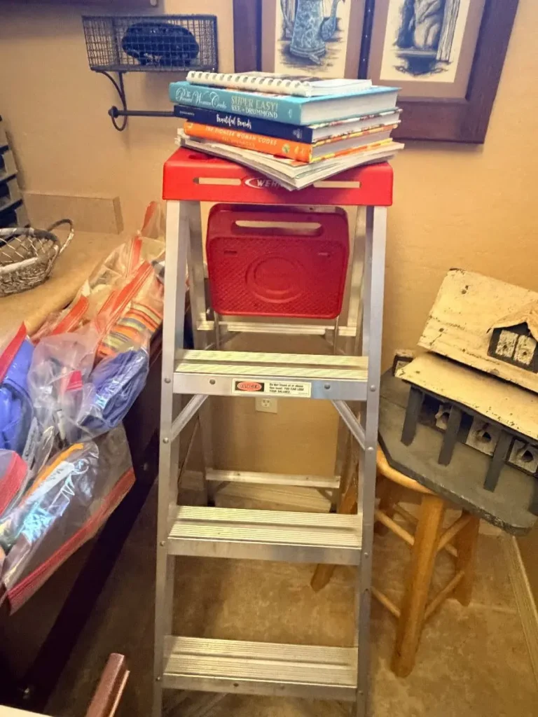 Item from the October Spectacular in Surprise with Busy Bees! estate sale in Surprise, AZ