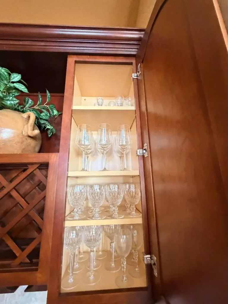 Item from the October Spectacular in Surprise with Busy Bees! estate sale in Surprise, AZ