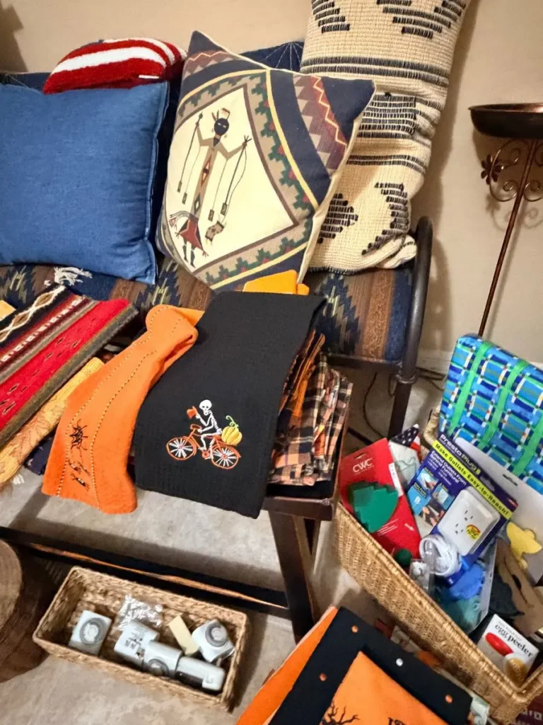 Item from the October Spectacular in Surprise with Busy Bees! estate sale in Surprise, AZ