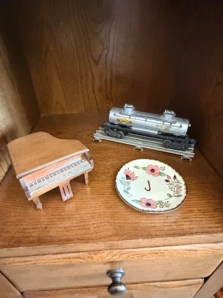 Item from the October Spectacular in Surprise with Busy Bees! estate sale in Surprise, AZ