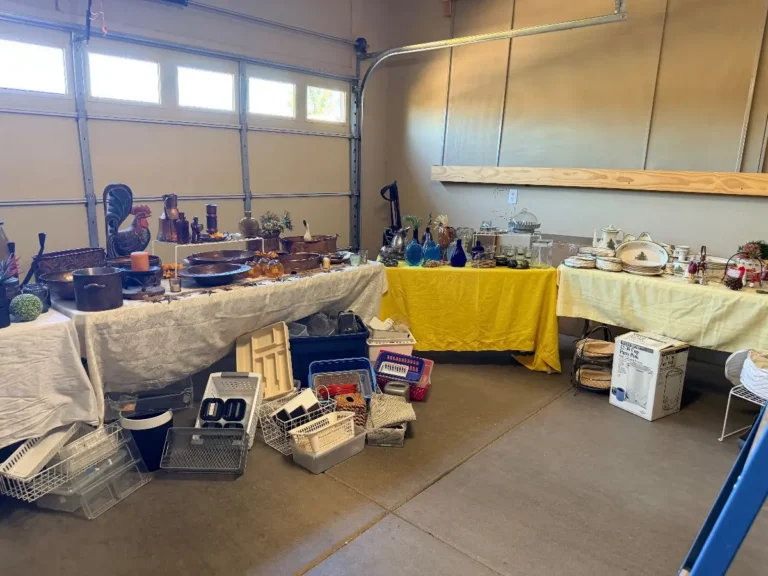 Item from the October Spectacular in Surprise with Busy Bees! estate sale in Surprise, AZ